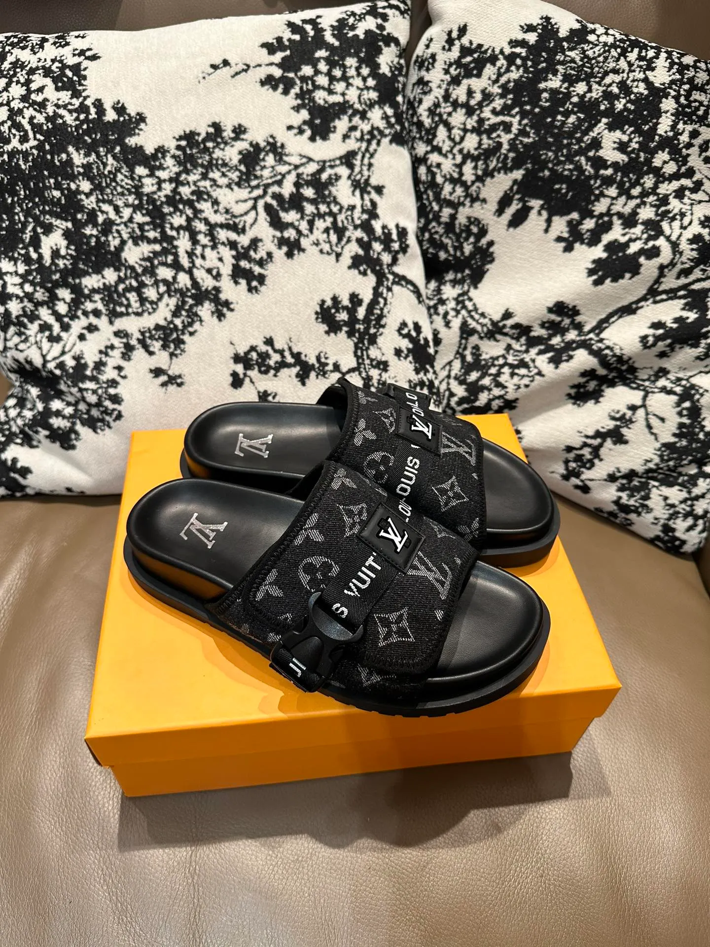 Men's shoes 💰360💰 LV buckle and Velcro, cowhide surface, sheepskin lining, size 36-46